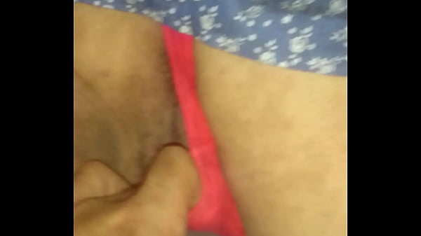 Tocando la vagina de mi esposa amateur