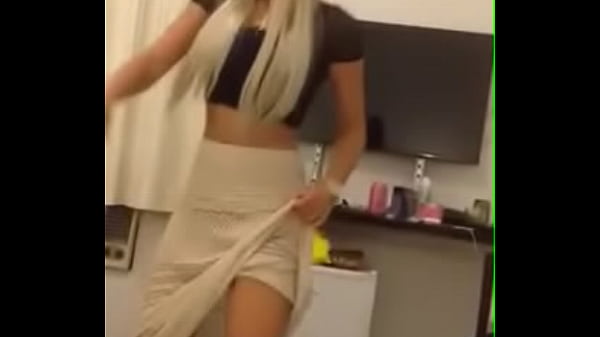 Crys Gabiatti safada de quatro rebolando funk