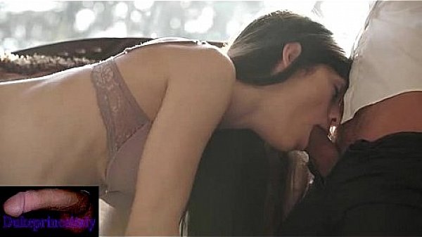 Glamour Skinny Girl Gives Her Asshole on The sof&agrave;