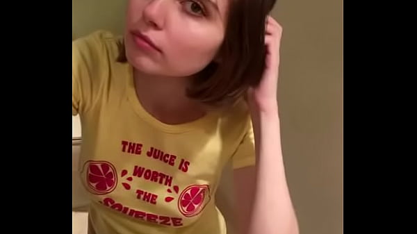 Chica peluda es asustada