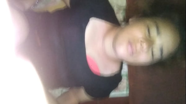 Me la mama cogemos de misionerito y le toco las tetitas ricas al anochecer  