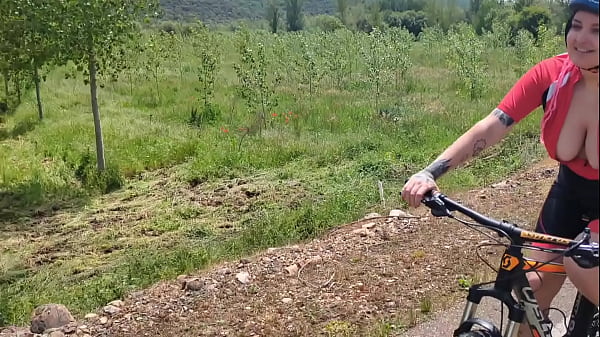 Me follo a una CICLISTA DESCONOCIDA en mitad de una Ruta