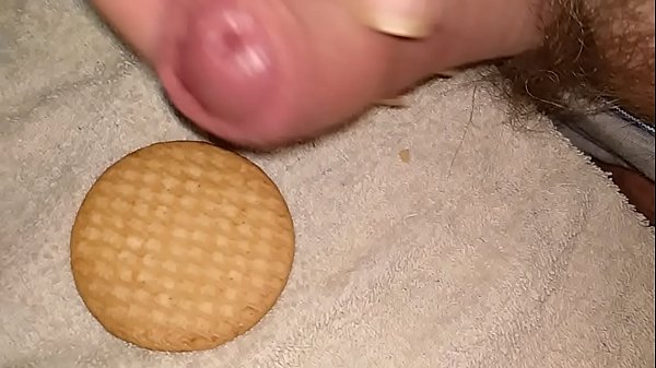 Rellenando galleta con lefa