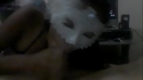 Sindy-Mascarada, pagando um boquet&atilde;o.  