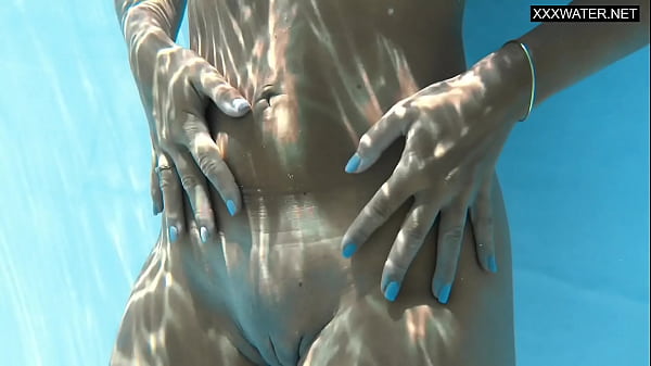 Angelica Heart amazing babe underwater