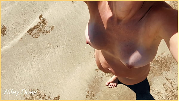 Public exhibitionist MILF loves to show her amazing body at the public beach 