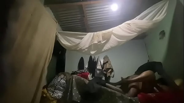 Elle a chass&eacute; son petit pour que je la baise