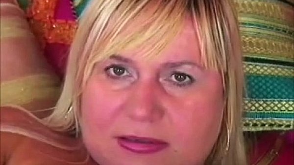 Chubby blonde mature masturbating