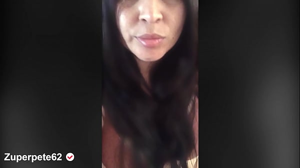 Los melones de mi madrastra crystal son muy grandes ella es muy tetota y sexy 