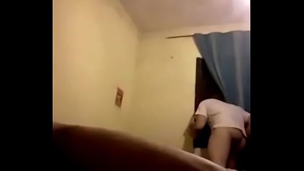 Casal sem vergonha transa de porta aberta