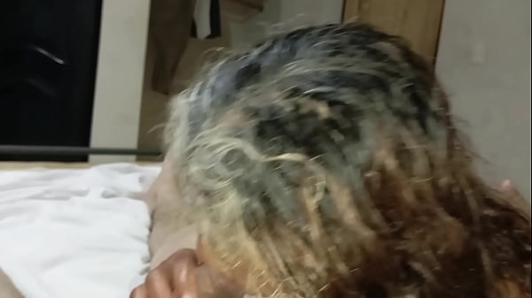 Que rica posici&oacute;n me la culeo a esta madura se&ntilde;ora que bien se mueve con buena energ&iacute;a