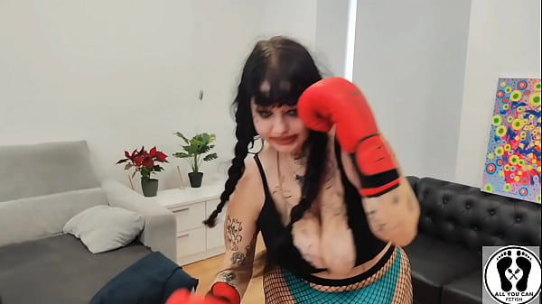 CHUBBY GIRL BOXING TRAINING BOUNCING BOOBS  