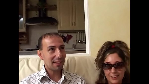 Alla zoccola arrapata piace bere la sborra