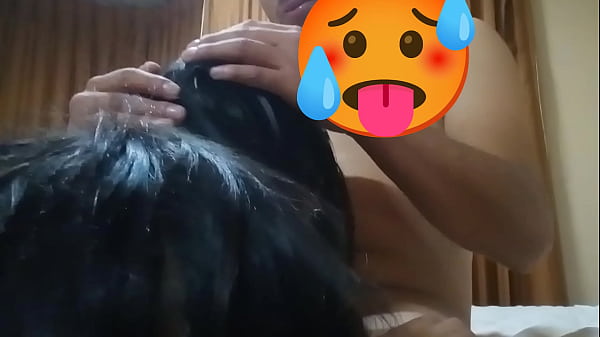 joven col&aacute;geno de 20 a&ntilde;os me propuso serle infiel a mi marido acepte y se vino dentro de mi y me pre&ntilde;o