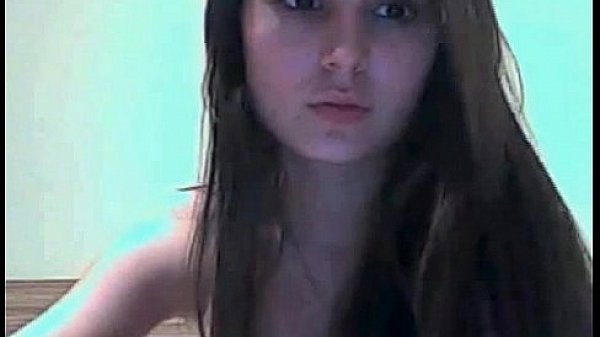 Brunette chick showing body on webcam
