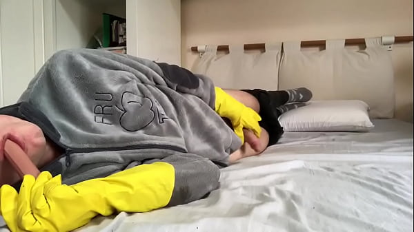 Handjob with rubber gloves 