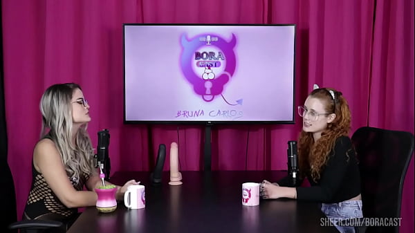 DEIXOU A NOVINHA PELADA E CHUPOU SUA BUCETA A DEIXANDO CHEIA DE TES&Atilde;O E MOLHADINHA - VEJA O QUE ACONTECEU NO BORA CAST COM DRACARYS & BRUNA CARLOS (WATCH ON: SHEER/RED) 