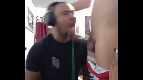 PLAING GAME SUCKING BIG DICK BOY OF FAVELA R&Iacute;O DE JANEIRO