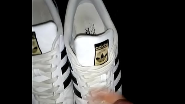 Llenando de semen mis superstar