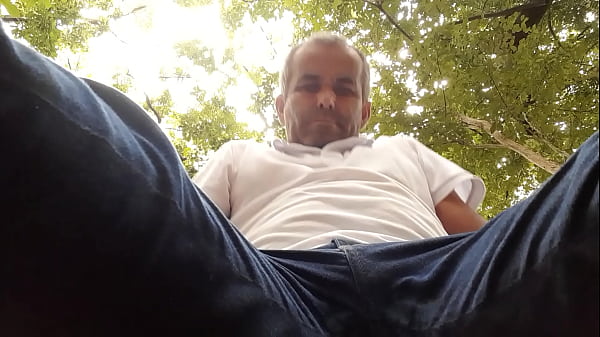 Gay vers&aacute;til tarado de plant&atilde;o