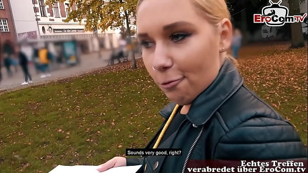 Junge deutsche Schlampe fickt in Nylons gleich beim ersten blind date 