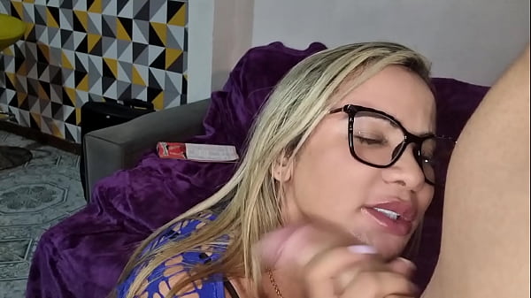 Esse macho &eacute; um homem de sorte . Jhonny hot1