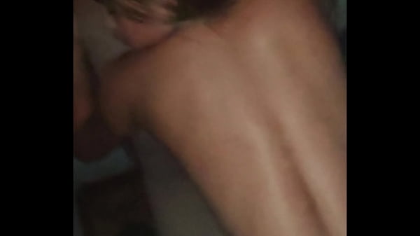 mi vecino viene a mi casa y me folla duro