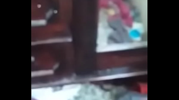 Mi vecina me manda su v&iacute;deo bien cachonda