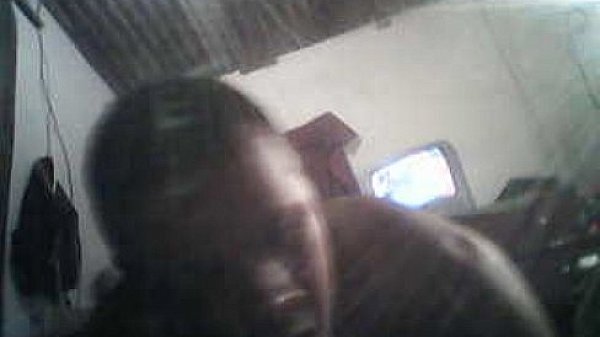 Emanuella levando por tr&aacute;s