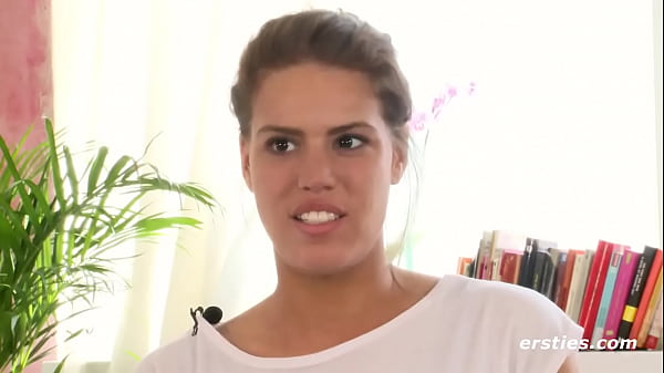 Lesbians Play With a Sexy Toy