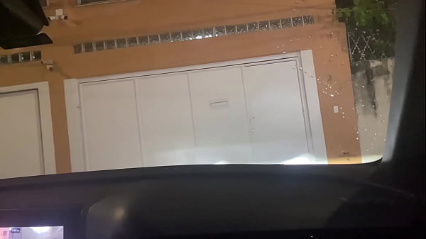 MARIDO CORNO LEVA ESPOSA VADIA PARA FAZER SEXO COM DESCONHECIDO NA RUA - COMPLETO NO RED 