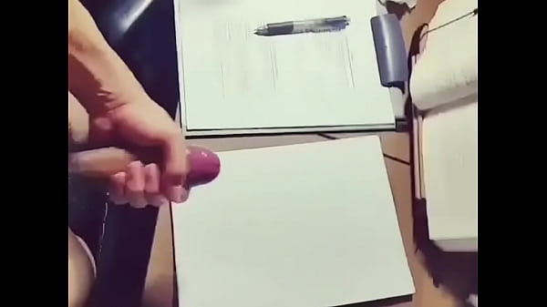 Đang học m&agrave; ngồi lấy cặc ra vuốt