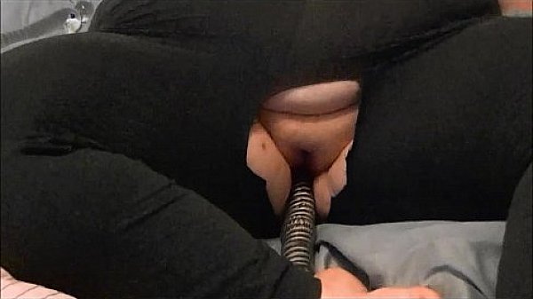 SweetSav orgasms in destroyed yoga pants