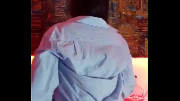 Perreo intenso bailando con Karol g y Alicia Keys en mi primer directo, m&iacute;ralo hasta el final si quieres correrte conmigo. Me masturbo en cam para ti, CARA B  