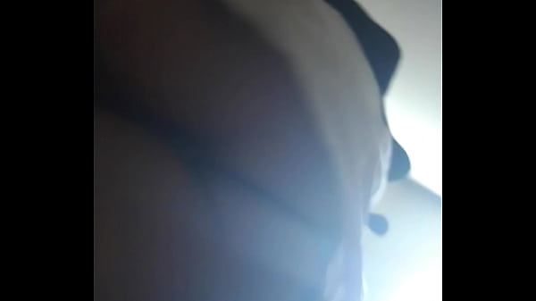 Bajo la falda de compa&ntilde;era de trabajo  