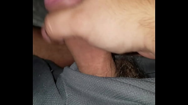 Masturbando y sale poquita lechita 