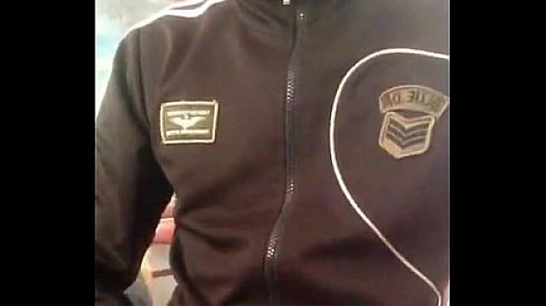 Livetream trai d&acirc;m mặc &aacute;o kho&aacute;t sục con cu đẹp