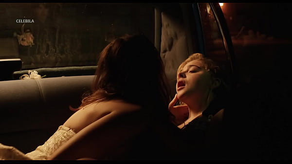 Chlo&euml; Grace Moretz lesbian