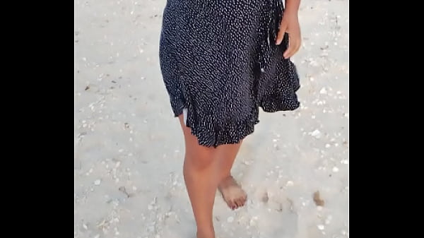 Mostr&aacute;ndome desnuda en p&uacute;blico 