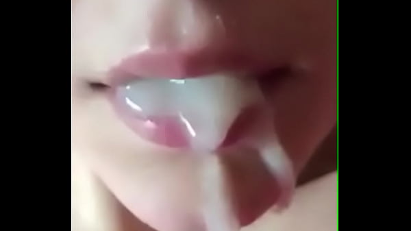 terminando en la boca de mi amiga le gustan los mecos