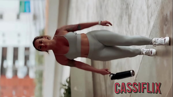 Depois da academia treinando sem calcinha fui tomar um banho com personal pauzudo que deu muita porra - Completo no Cassiflix