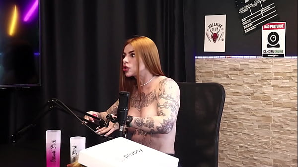 Bateu o carro e ficou gravemente ferida, al&eacute;m de abrir v&aacute;rias partes do rosto, e criou uma m&uacute;sica - Ruiva Braba (SHEER/RED)