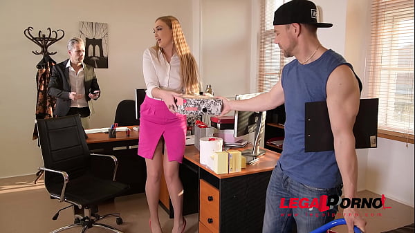 Delivery guy joins in on double penetration threesome with Liza Billberry GP325