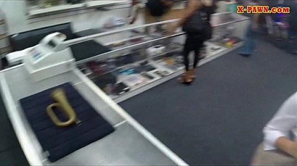 Amateur whore exchanged her pussy with a chunk of money