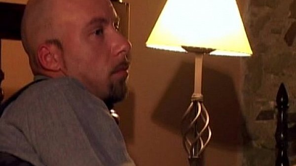 Laura esta sola (2003)  