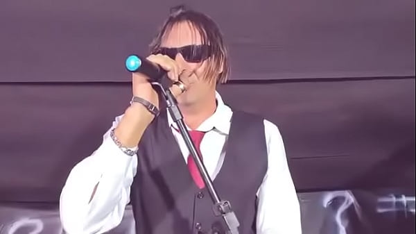 ME QUEEN'S ROCK N ROLL  