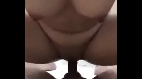 Em g&aacute;i chơi phi ngựa