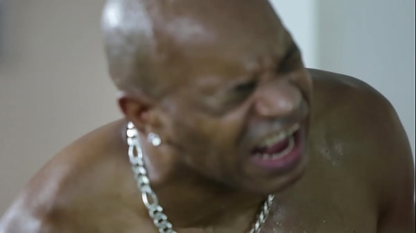 Neg&atilde;o goza gostoso na boquinha da morena - Capoeira & Saory Kido