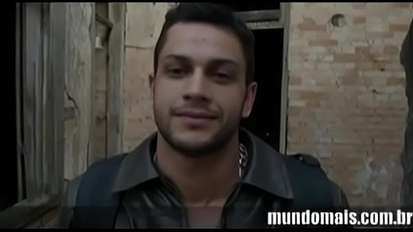 [PUBLICIDADE]  O motoqueiro Diogo est&aacute; de volta para bater uma deliciosa punheta no Mundo Mai