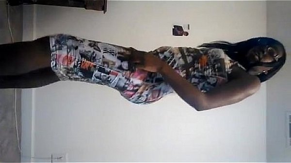 Booty bouncing in dress